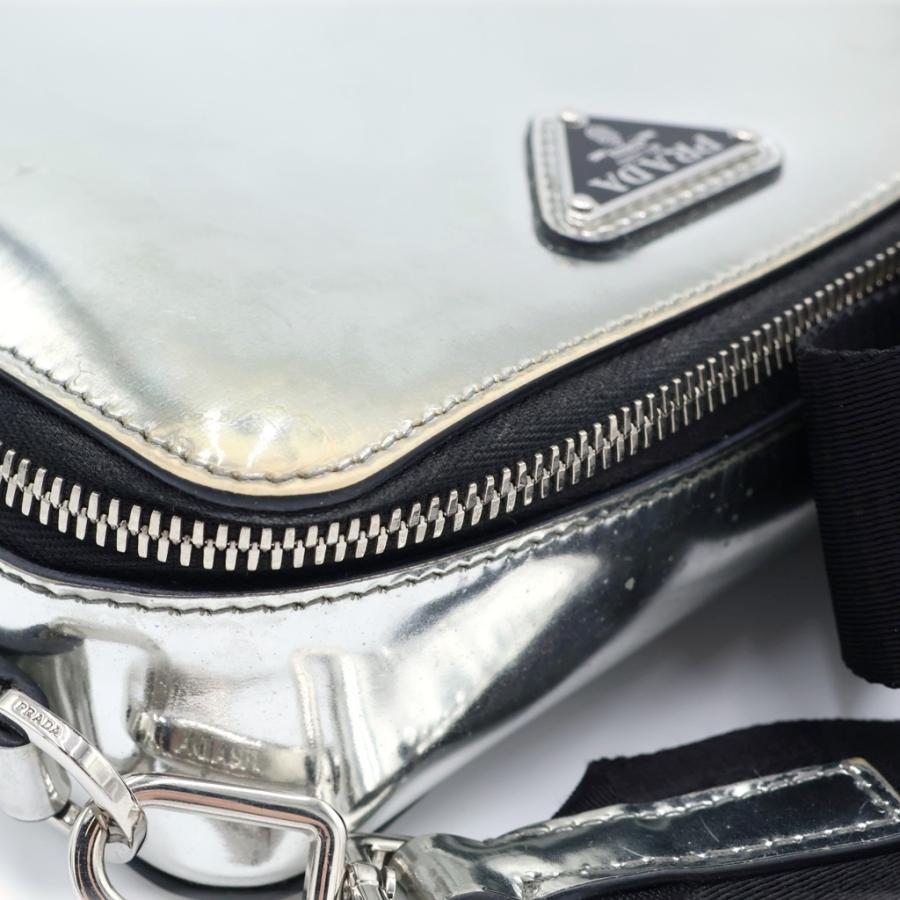 PRADA（プラダ） トライアングルロゴ ブリック ショルダーバッグ