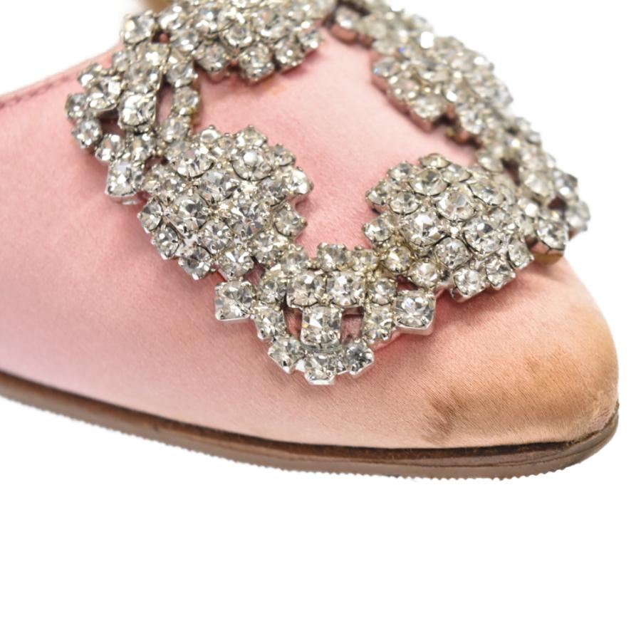 マノロブラニク ハンギシ サテン ビジューバックル ヒールパンプス