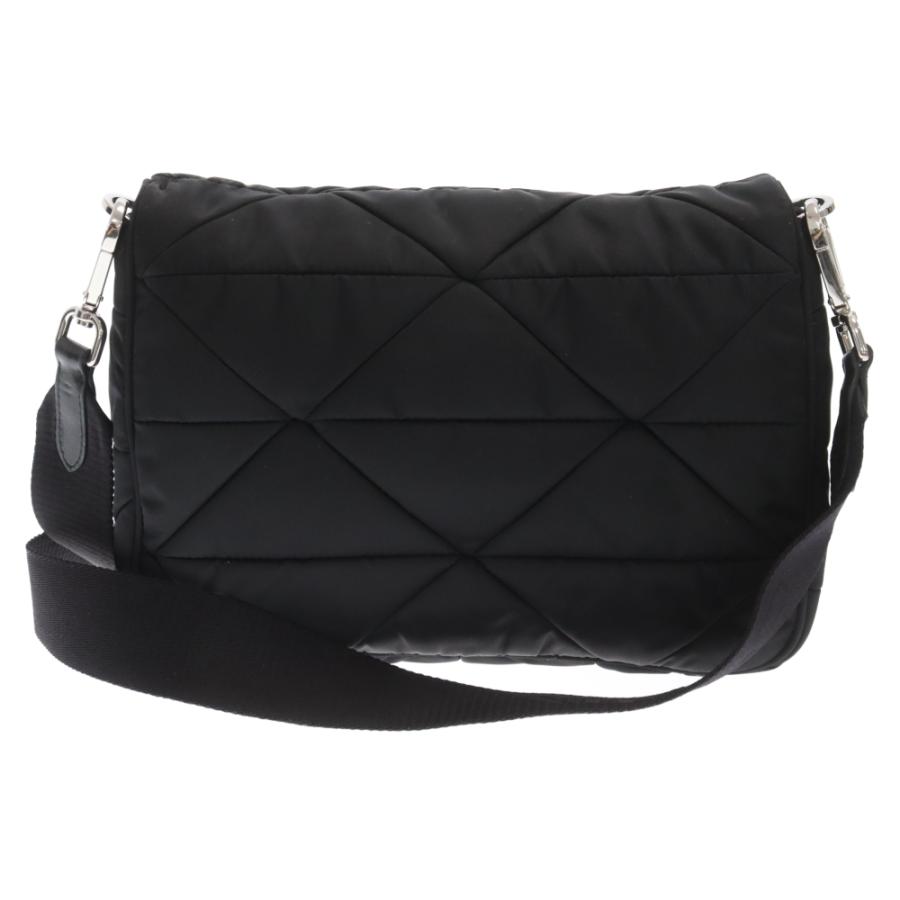 PRADA（プラダ） Re-Nylon トライアングルロゴ キルティング