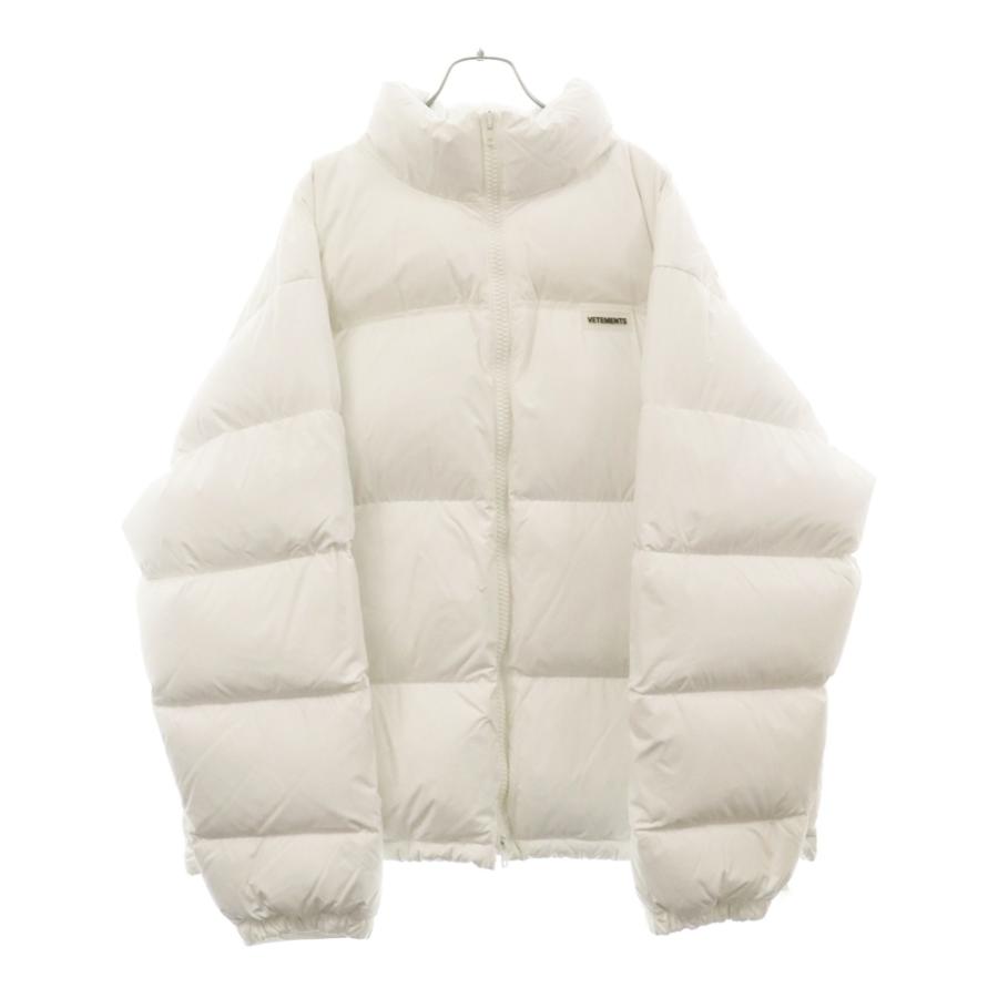 VETEMENTS（ヴェトモン） 23AW Logo Printed Puffer Jacket フロント 
