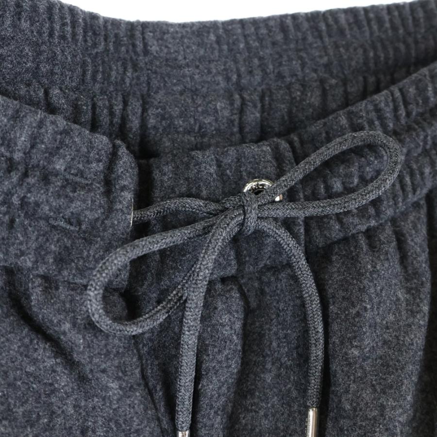 MONCLER（モンクレール） 20AW PANTALONE SPORTIVO ラバーロゴパッチ