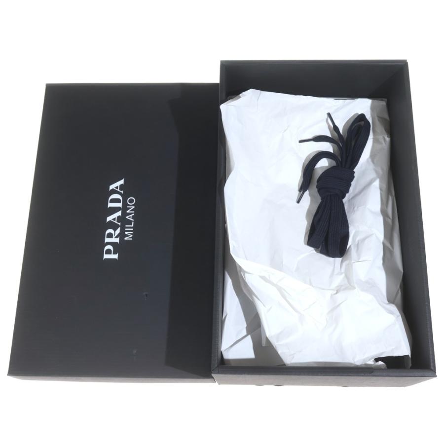 PRADA（プラダ） トライアングルロゴプレート スエード レザー