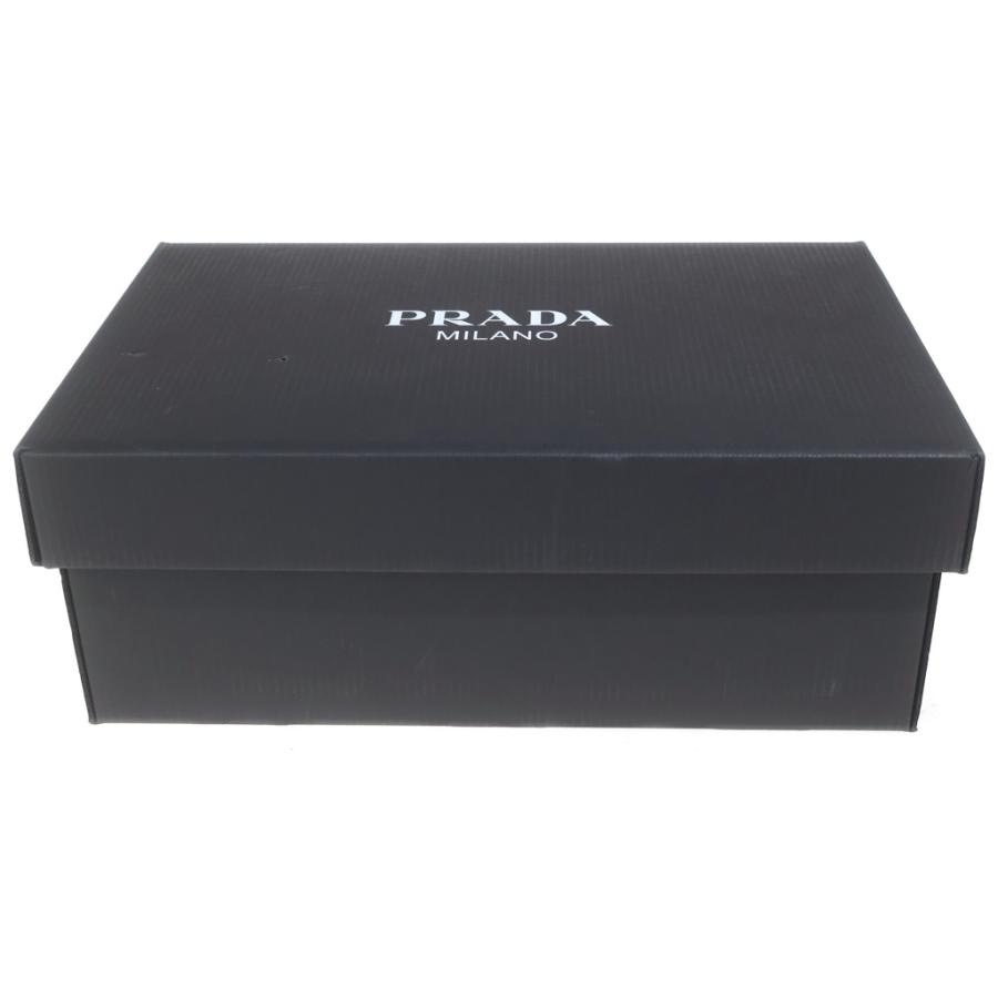 PRADA（プラダ） トライアングルロゴプレート スエード レザー