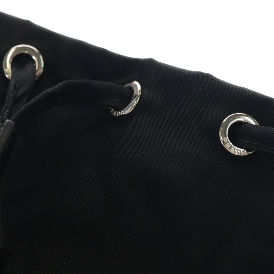 PRADA（プラダ） TESSUTO NERO ロゴプレート ナイロン 巾着 ポーチ