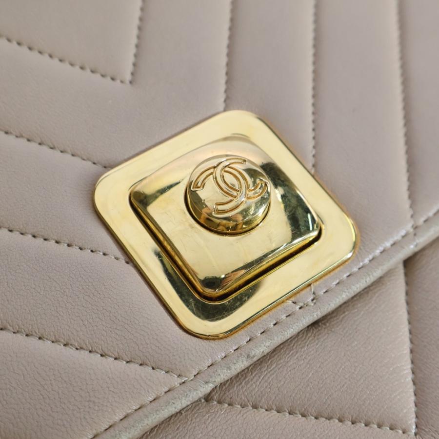 CHANEL（シャネル） シェブロン ココマーク Vステッチ ラムスキン