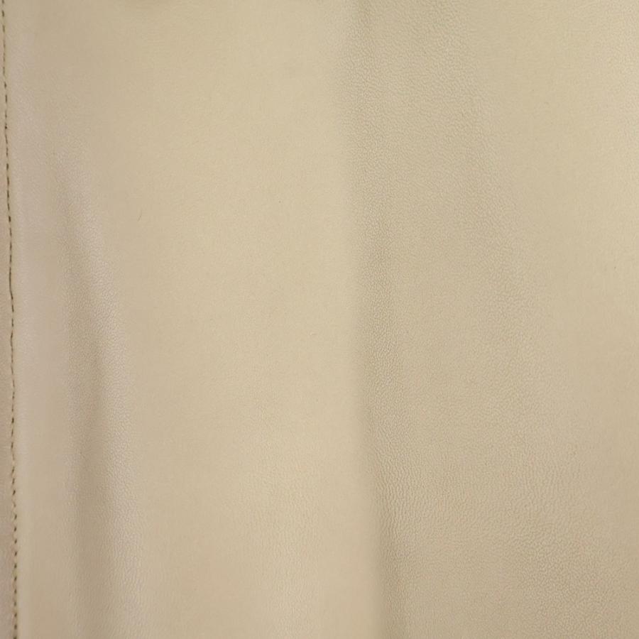 プラダ 23AW バック トライアングルロゴ ラムスキン レザー クロップド ショート ジップアップジャケット ベージュ レディース 58A121の画像