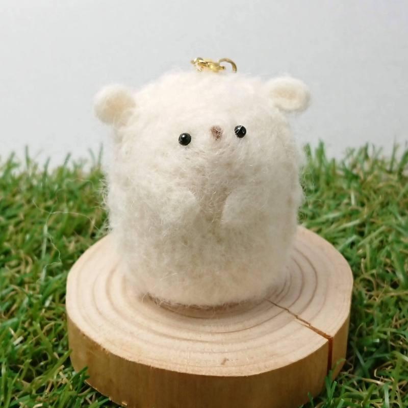 【asamame】 つぶらな瞳の臆病なハリネズミさん ストラップ アルビノ a04-009 【メール便対応】 | 