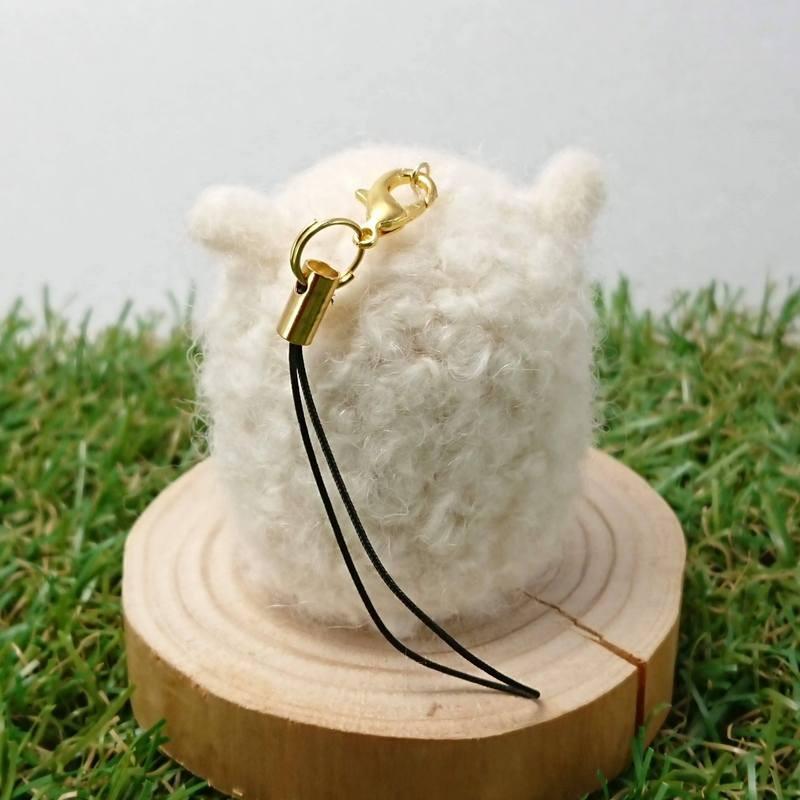 【asamame】 つぶらな瞳の臆病なハリネズミさん ストラップ アルビノ a04-009 【メール便対応】 |  | 02