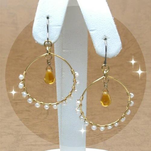 ベビーパール フープピアス チェコビーズ トパーズカラー 淡水真珠 レディース チタンピアス クリスマス ギフトに プレゼントに | 