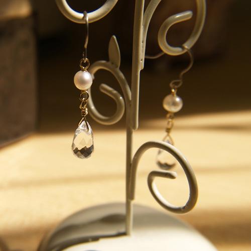 メール便 淡水パール ＆ ドロップ 水晶 ピアス イヤリング 淡水真珠 クリスタル 淡水パール フックピアス レディース チタンピアス |  | 01