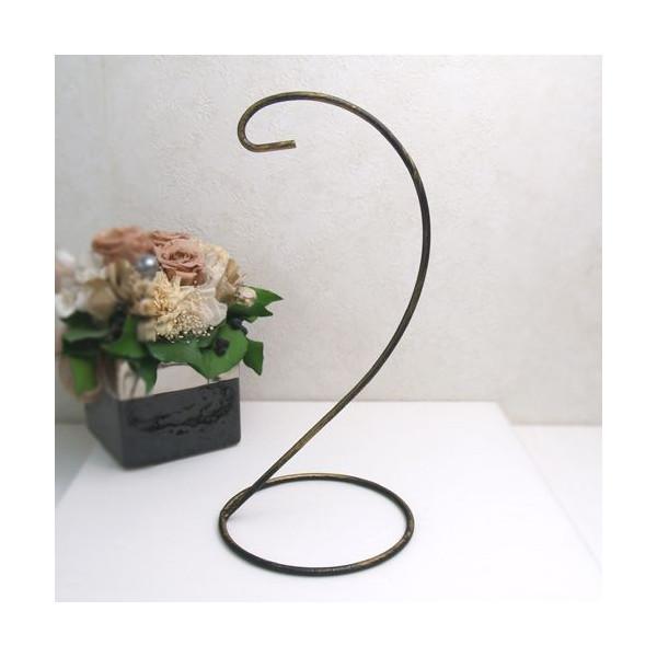 サンキャッチャーを吊るす スタンド 金古美 アンティークゴールド色 卓上スタンドタイプ サンキャッチャー アンティーク調 クリスタル ワイヤースタンド | 