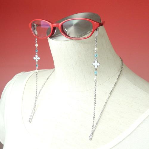 クロネコ便 ギフトケースつき  メガネチェーン 白いお花 ＆ パール スワロフスキー レディース 眼鏡チェーン グラスコード クリスマス ギフトに プレゼントに |  | 04