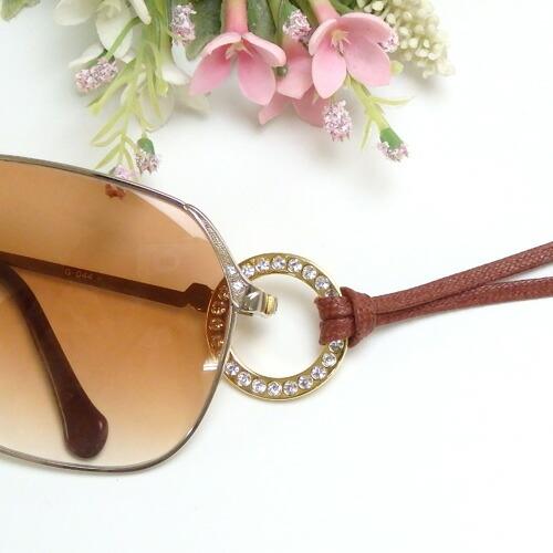 メール便 メガネホルダー グラスホルダー キラキラ ラインストーン メタルリング ネックレス ペンダント 平紐 眼鏡ホルダー 首掛け おしゃれ メンズ レディース |  | 01