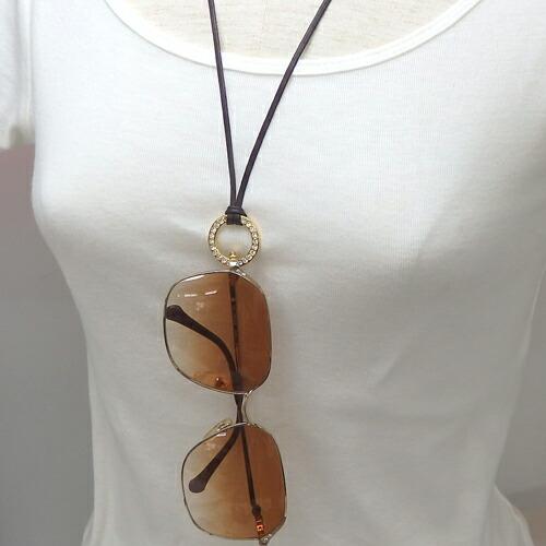 メール便 メガネホルダー グラスホルダー キラキラ ラインストーン メタルリング ネックレス ペンダント 平紐 眼鏡ホルダー 首掛け おしゃれ メンズ レディース |  | 02