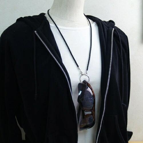 メール便 メガネホルダー ペンタゴン メタルリング 四つ編みコード グラスホルダー 軽量 眼鏡ホルダー ネックレス サングラスかけ グラスコード メンズ |  | 06