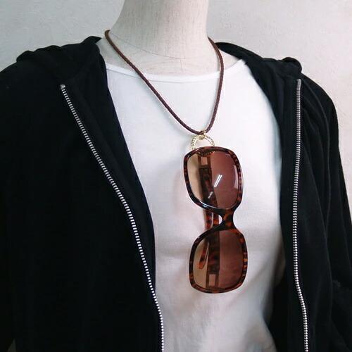 メール便 メガネホルダー キラキラ ラインストーン メタルリング 四つ編みコード ネックレス ペンダント グラスホルダー サングラスかけ 眼鏡ホルダー 老眼鏡 |  | 02