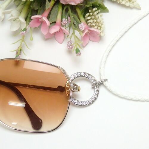 メール便 メガネホルダー キラキラ ラインストーン メタルリング 四つ編みコード ネックレス ペンダント グラスホルダー サングラスかけ 眼鏡ホルダー 老眼鏡 |  | 08