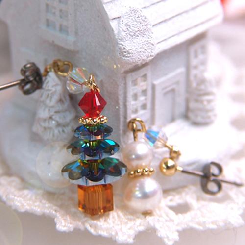 ギフトケース入り クリスマスツリー ＆ 雪だるま スワロフスキー ピアス チタンピアス イヤリング スノーマン レディース プレゼント ギフト 爆買 |  | 06