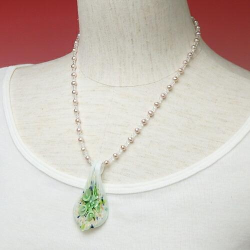 メール便 一点モノ ガラス ペンダントトップ 淡水真珠 ネックレス 2 パープルネックレス ガラス細工 スワロフスキー 淡水パール トンボ玉 ガラス 花 フラワー |  | 01