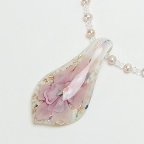 メール便 一点モノ ガラス ペンダントトップ 淡水真珠 ネックレス 2 パープルネックレス ガラス細工 スワロフスキー 淡水パール トンボ玉 ガラス 花 フラワー |  | 03