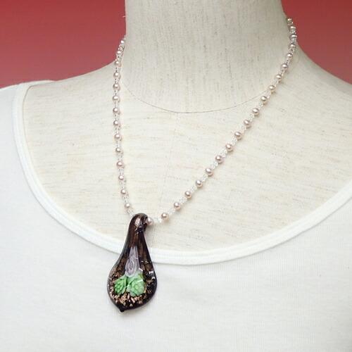 メール便 一点モノ ガラス ペンダントトップ 淡水真珠 ネックレス 2 パープルネックレス ガラス細工 スワロフスキー 淡水パール トンボ玉 ガラス 花 フラワー |  | 06