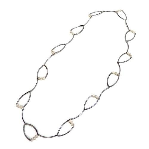 淡水パール と カーブパイプの デザインロングネックレス シルバーカラー 淡水真珠 パール ホワイトデー ギフトに プレゼントに 爆買 |  | 01