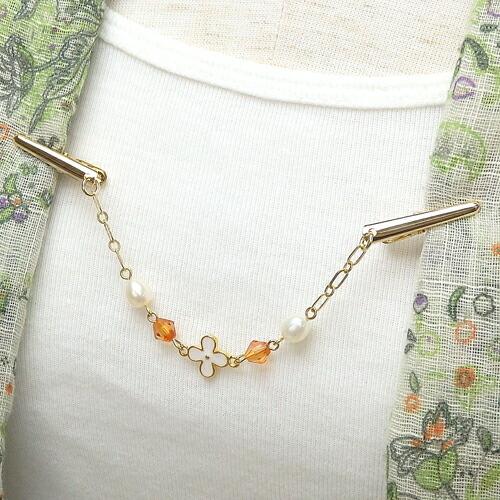 メール便 ショールクリップ ストールクリップ ホワイトフラワー オレンジ 淡水パール ドレスクリップ シェイプレット 帽子クリップ おしゃれ |  | 01