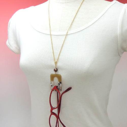 メール便 メガネホルダー マーブルスクエア バイカラー 淡水パール グラスホルダー ネックレス ペンダント サングラスかけ 老眼鏡 首掛け おしゃれ レディース |  | 03