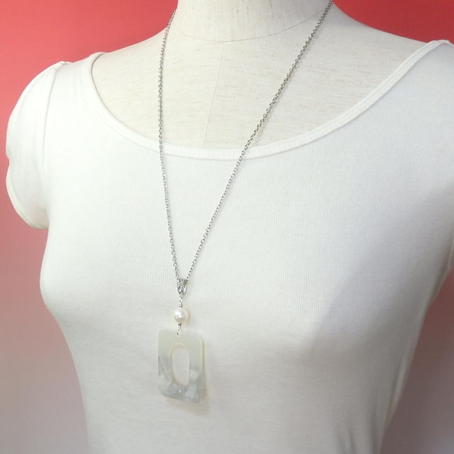 メール便 メガネホルダー マーブルスクエア バイカラー 淡水パール グラスホルダー ネックレス ペンダント サングラスかけ 老眼鏡 首掛け おしゃれ レディース |  | 07