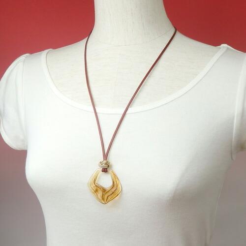 メール便 メガネホルダー ネックレス モード アクリル ペンダント グラスホルダー サングラスかけ レディース ペンダント 爆買 |  | 03