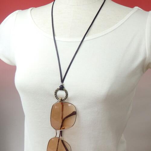 メール便 メガネホルダー ネックレス メンズ アンティークゴールド いぶし金 金古美 リング コットン 平紐 グラスホルダー サングラスホルダー 首掛け おしゃれ |  | 04