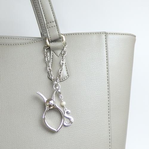 グローブホルダー アンカーチェーン 小 アルファベット ＆ 天然石 パール マリンチェーン 手袋ホルダー 手袋クリップ イニシャル ローマ字 英文字 推し活 |  | 09