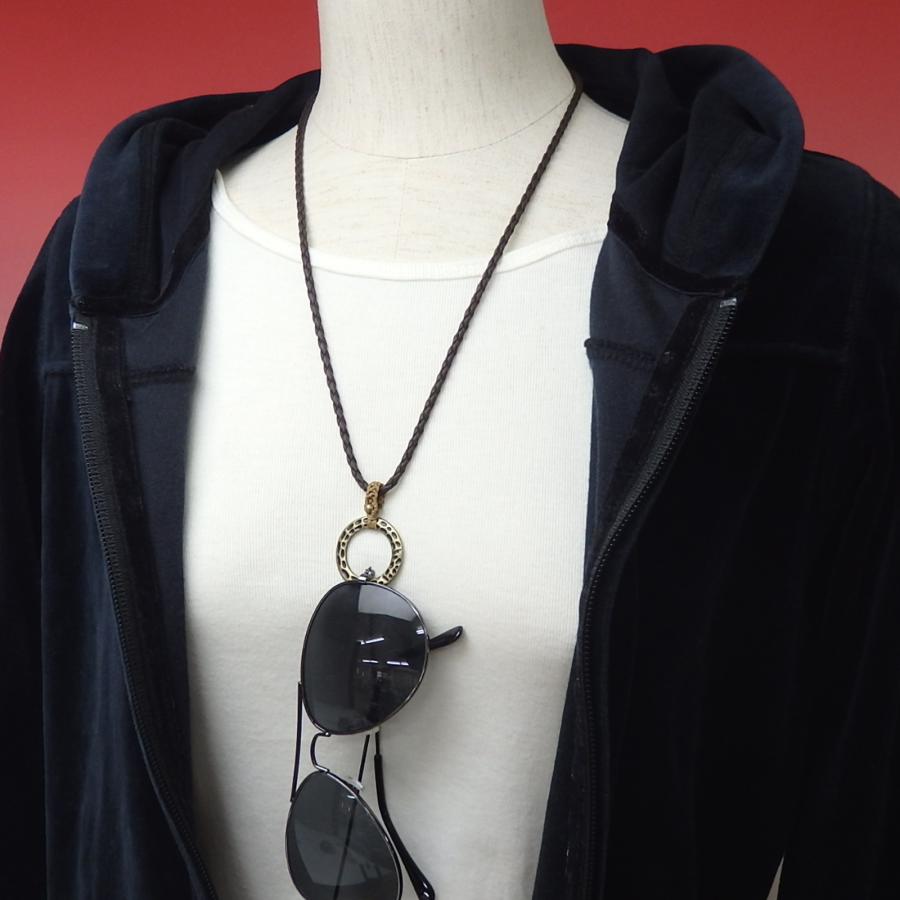 メガネホルダー マクラメ バチカン アンティークゴールド メタルリング 四つ編みコード ネックレス ペンダント グラスホルダー サングラスかけ 眼鏡ホルダー |  | 02