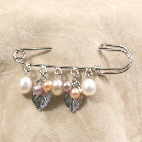 淡水真珠 ピンブローチ 木の実 シルバー色 ゴールド色 カブトピン カーディガン留め クリスマス ギフトに プレゼントに |  | 01