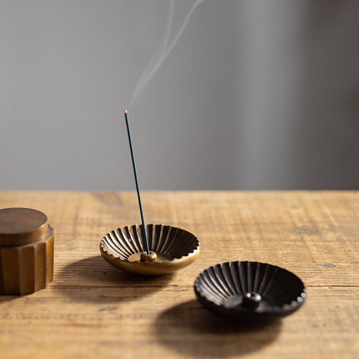 巧益造　菊割形丸皿 14枚 真鍮製 能作 公式 菊割（きくわり）香皿 真鍮 ギフト包装可 プレゼント 記念品