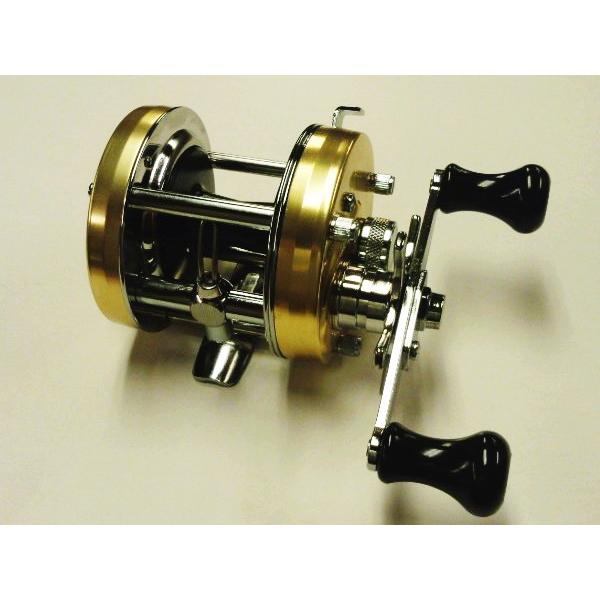 アブガルシア アンバサダー5501CSロケット (左) シャンパン  