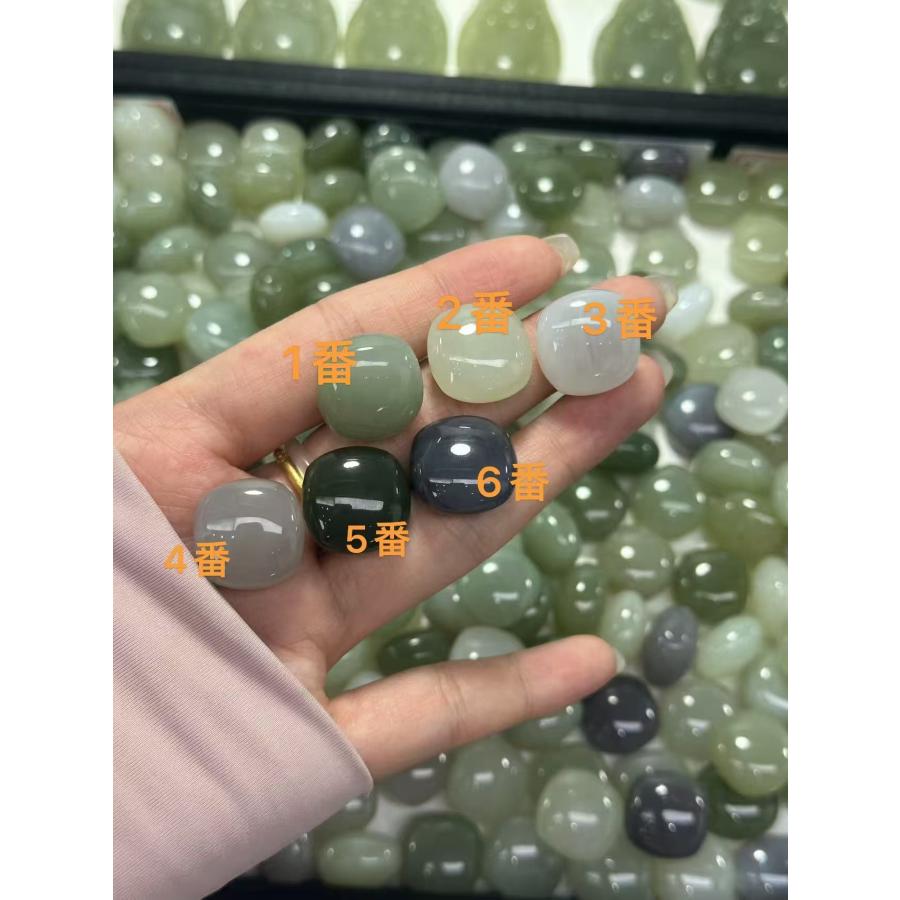 ホータンジェイド 天然和田玉ペンダント玉のしずく キューブ型翡翠