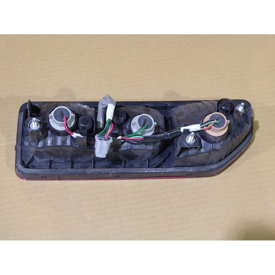 R6年新車外し品 ジムニーJB64用純正テールランプ左側 新車外し品 R6年新車外し品 ジムニーJB64用純正テールランプ左側 新車外し品
