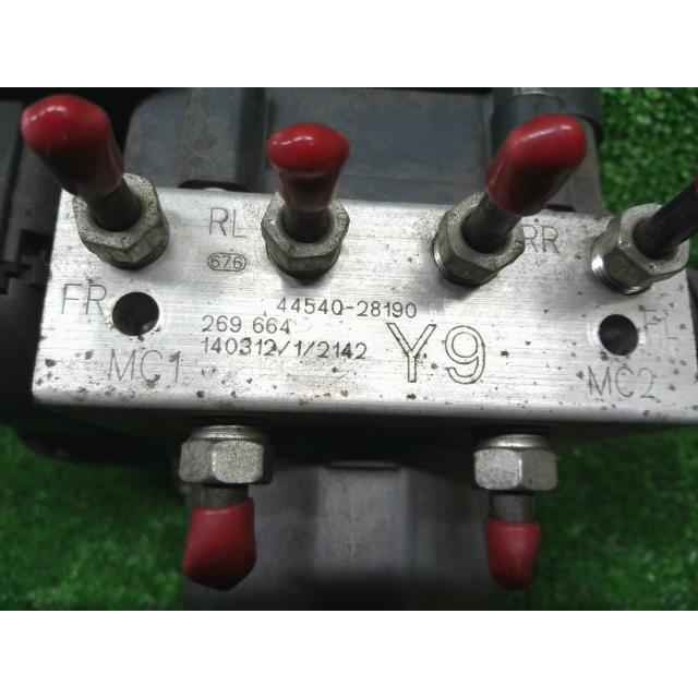 ヴォクシー DBA-ZRR80W ABSアクチュエーター 202 44540-28190 ヴォクシー DBA-ZRR80W ABSアクチュエーター 202 44540-28190
