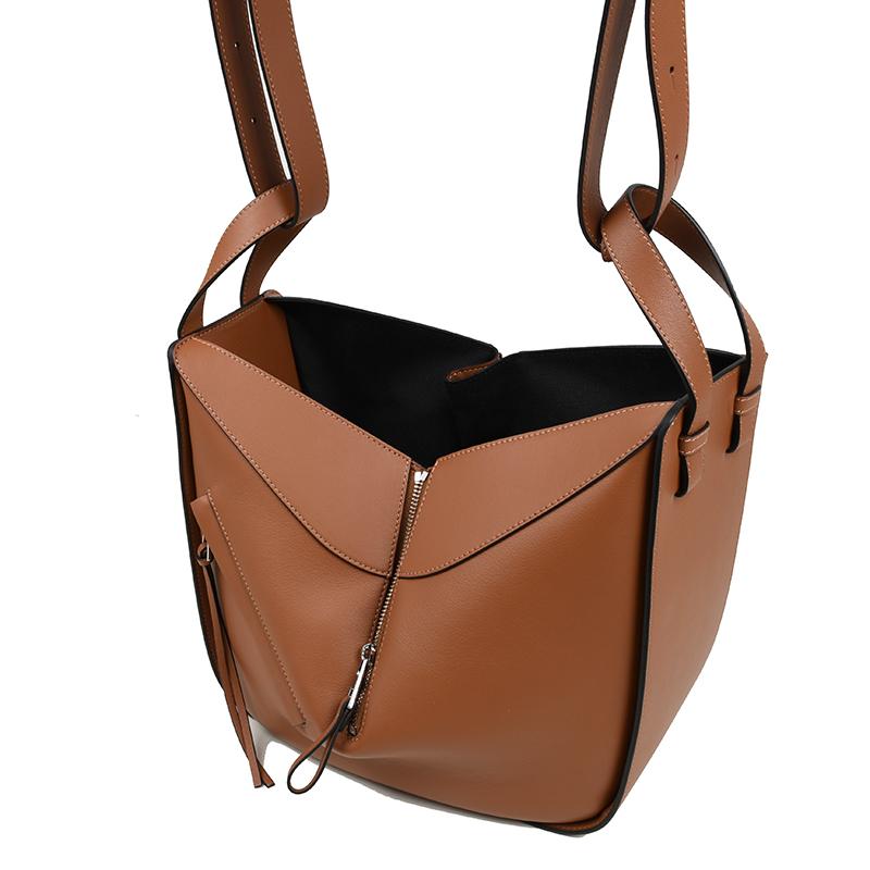 LOEWE ロエベ　ハンモック スモールタ ン LOEWE（ロエベ） ハンモック スモール タン ハンドバッグ HAMMOCK 3WAY