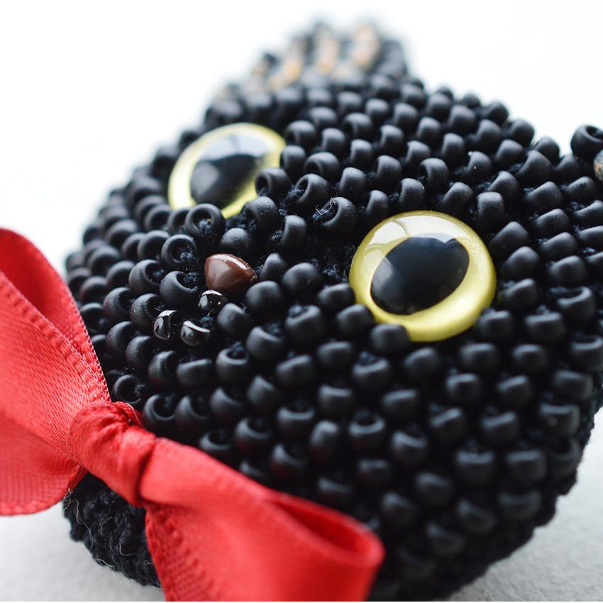 MIYUKI ビーズクロッシェ ビーズ編みの猫ブローチキット 白猫 黒猫