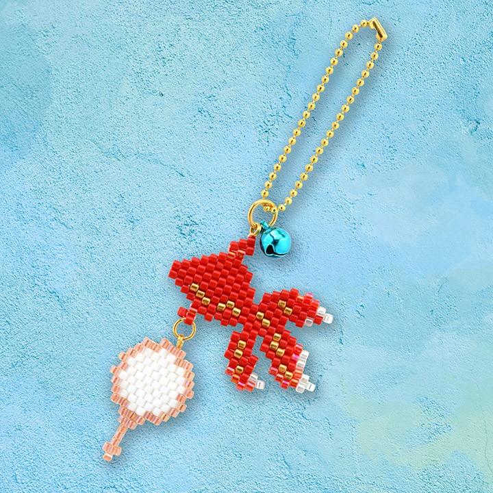 キャトル　絹糸　小さな手まり　バッグチャーム5個　天然石　ハンドメイド 絹糸 小さな手まり バッグチャーム 天然石 ハンドメイド - メルカリ