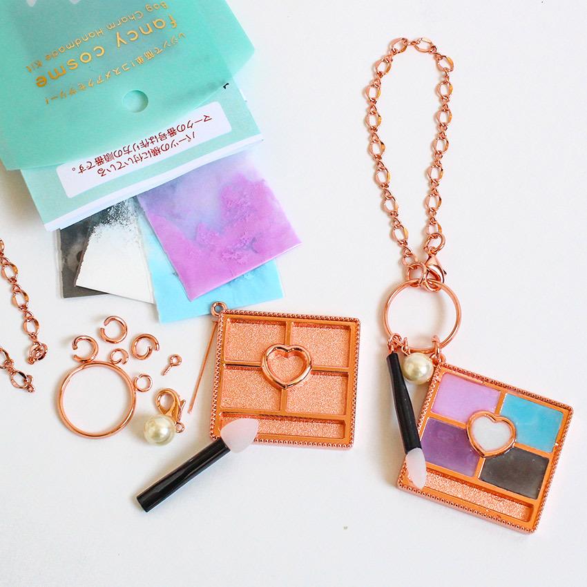 Fancy Cosme バッグチャームキット アイシャドウ レジンキット コスメキット チャーム 簡単 アイシャドウ かわいい ファンシーコスメ 手芸材料の通販シュゲールyahoo 店 通販 Yahoo ショッピング