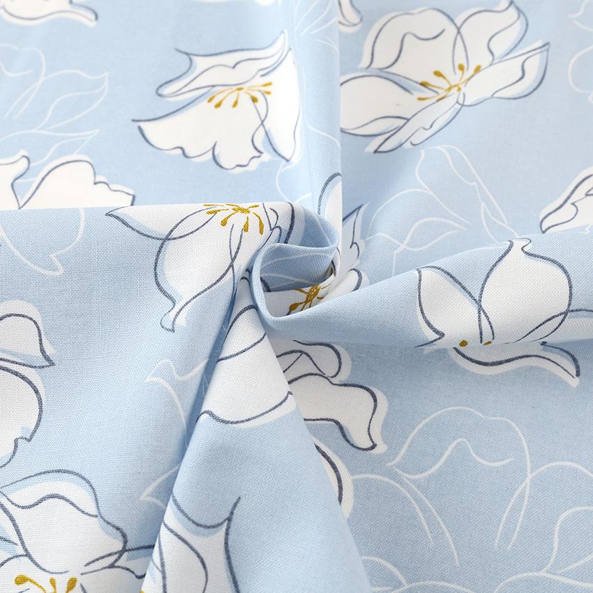 クラフトハートトーカイ 花柄1 シーチングプリント 50cm単位｜切売り