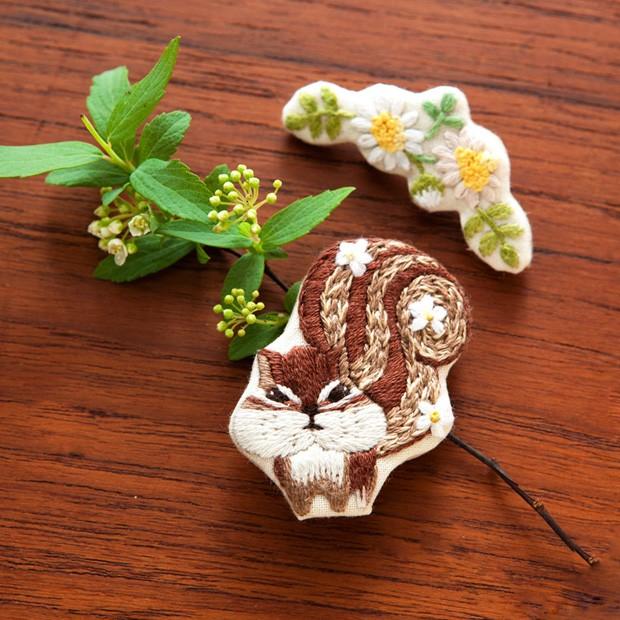 刺繍 キット Piece Chicchiさんの動物刺しゅうキット ブローチ りすさんとカモミール 手芸材料の通販シュゲールyahoo 店 通販 Yahoo ショッピング