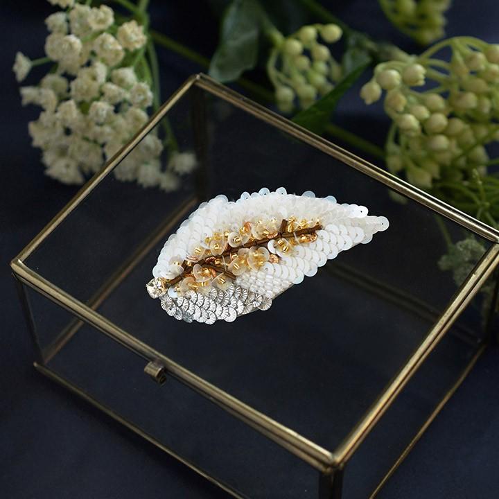 ビーズ刺繍 ホワイトリーフブローチキット | ビーズ刺しゅう