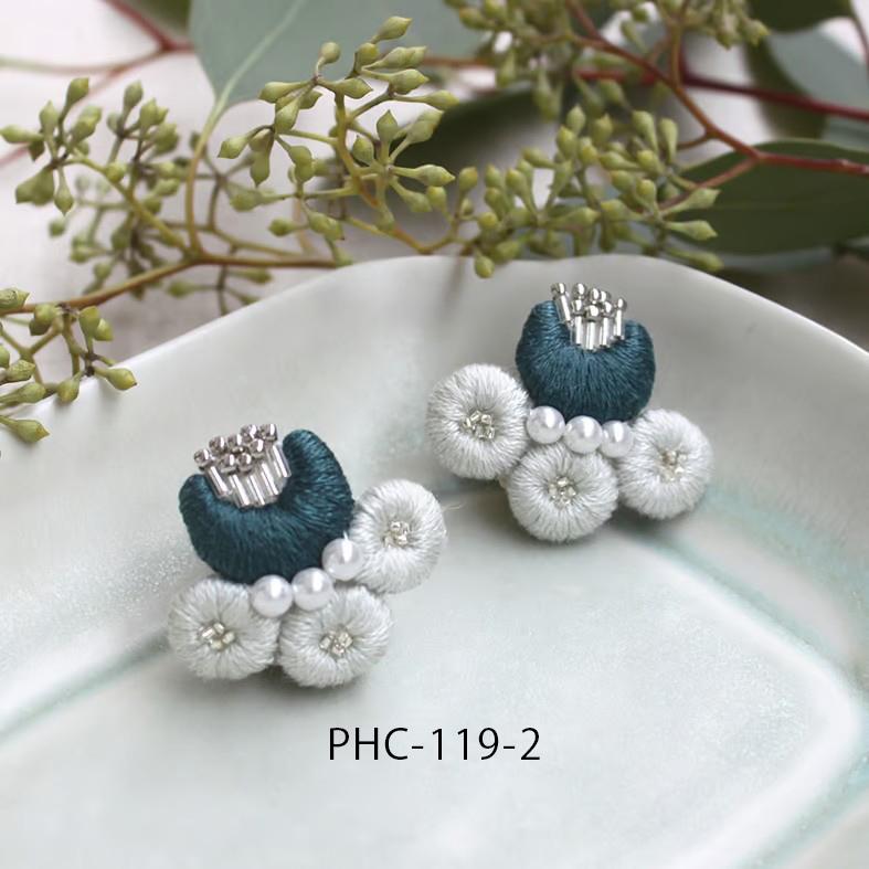 VENDOME スズランブローチ・イヤリングセット　刺繍ジュエリーBOX付き VENDOME スズランブローチ・イヤリングセット 刺繍ジュエリーBOX付き