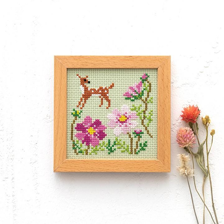 刺繍 キット コスモ かわいいどうぶつと季節のお花 バンビとコスモス 869 木製フレーム付き Cosmo ししゅう ししゅうキット 手芸材料の通販シュゲールyahoo 店 通販 Yahoo ショッピング