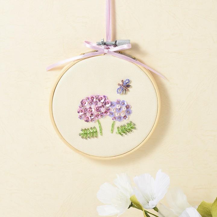 刺繍 スパンコールで作るお花刺繍キット アジサイ 10 2359 東京交易 ビーズ刺繍 キット 手芸材料の通販シュゲールyahoo 店 通販 Yahoo ショッピング