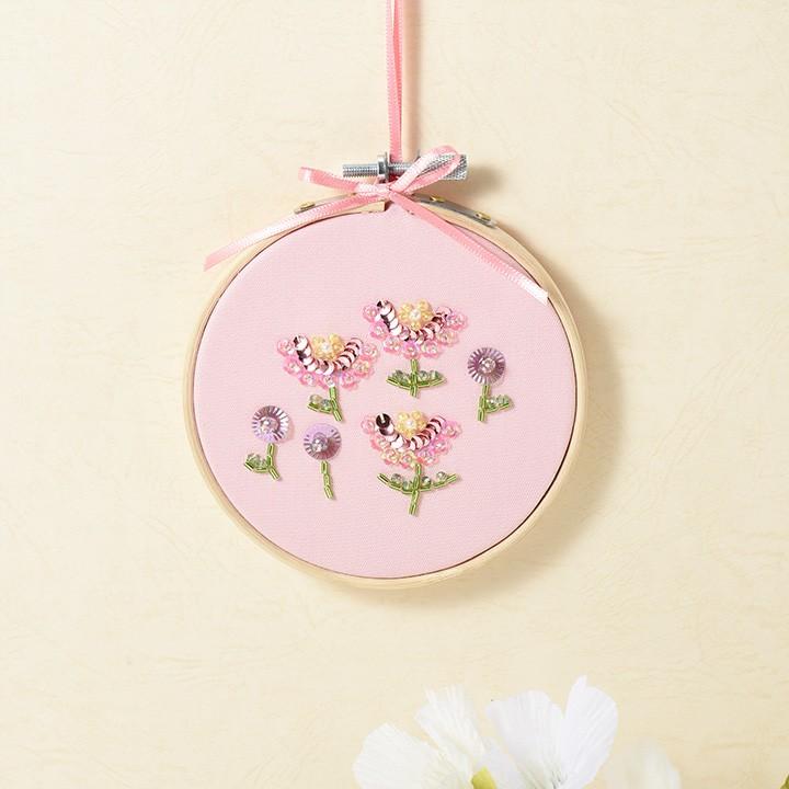 刺繍 スパンコールで作るお花刺繍キット ガーベラ 10 2363 東京交易 ビーズ刺繍 キット 手芸材料の通販シュゲールyahoo 店 通販 Yahoo ショッピング